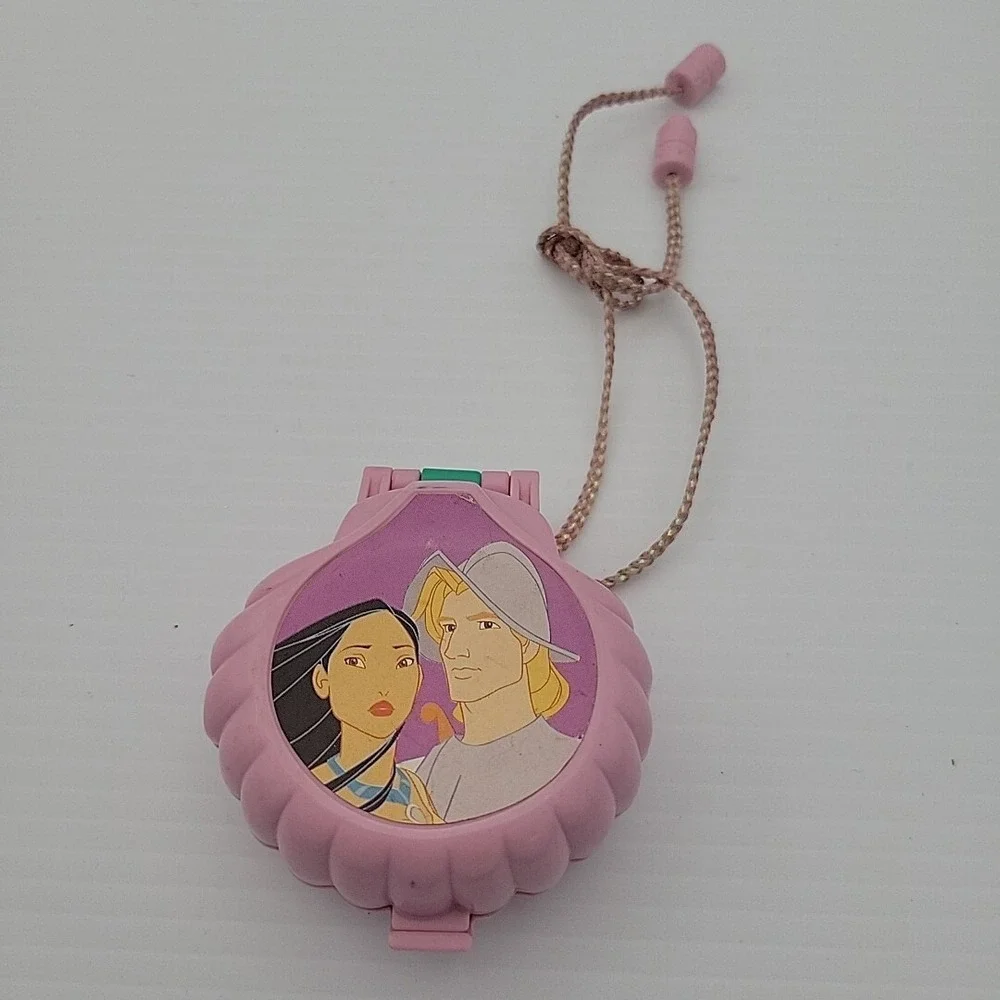 DISNEYS POCAHONTAS MINI PLAY SHELL SET NECKLACE POLLY POCKET